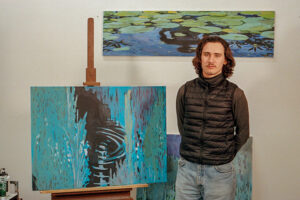 Portrait de Yoann Bac dans son atelier, photographie par Ulysse Pantel, 2023